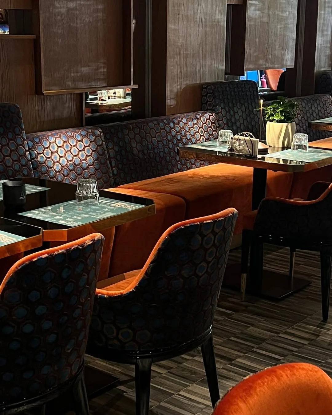 E3 BY ENTOURAGE RESTAURANT BUCHAREST ROMANIA PROJECT proje görseli 2